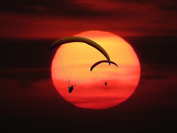 Messaggi d’amore in parapendio