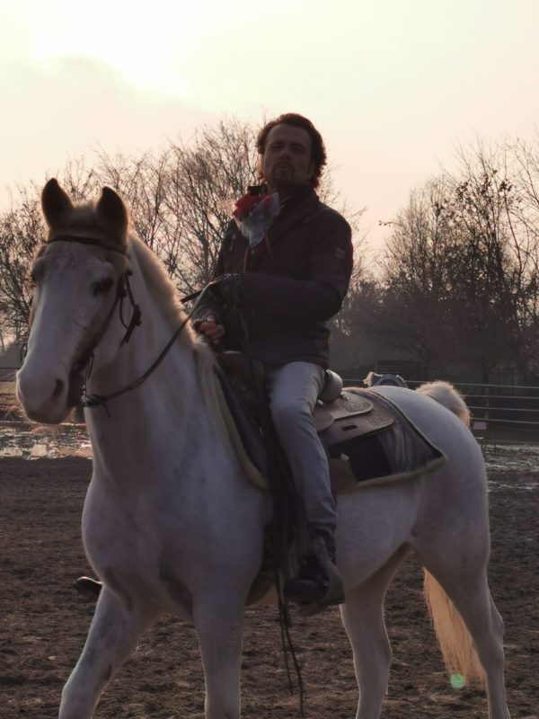 Un cavallo bianco e un messaggio d’amore