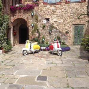 Un giro in Vespa romantico e una degustazione